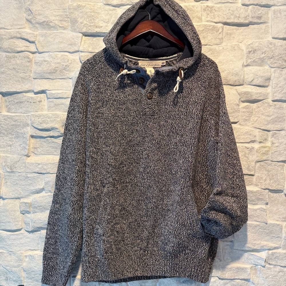 Cozy Navy/creme Hooded Sweater